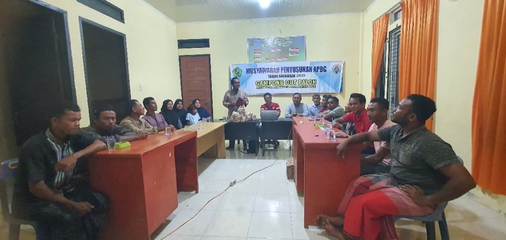 Rapat rutin perangkat gampong dan tuha peut